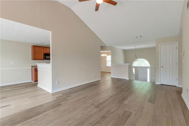 3168 Meadow Point Drive, Snellville, GA 30039