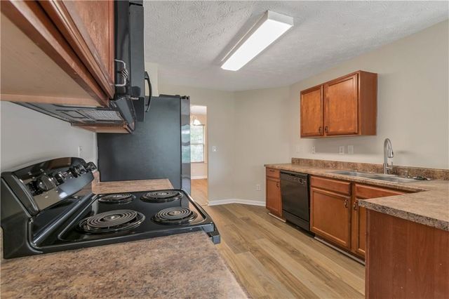 3168 Meadow Point Drive, Snellville, GA 30039