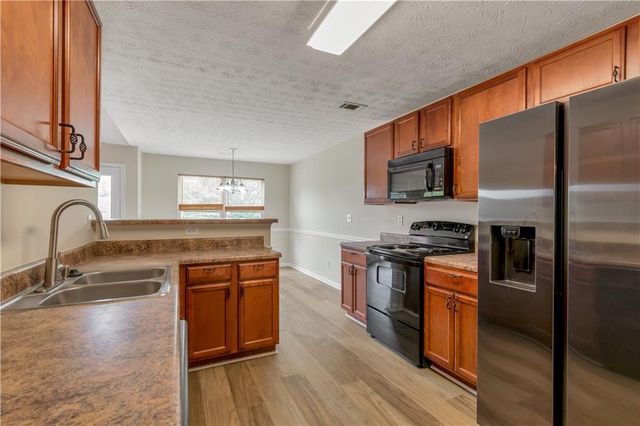 3168 Meadow Point Drive, Snellville, GA 30039