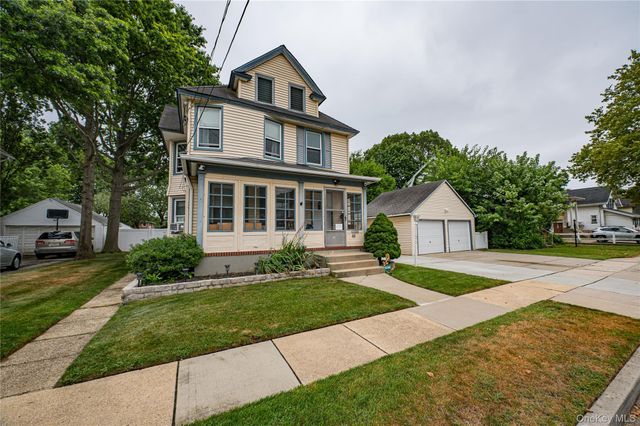 46 Lakewood Boulevard, Lynbrook, NY 11563