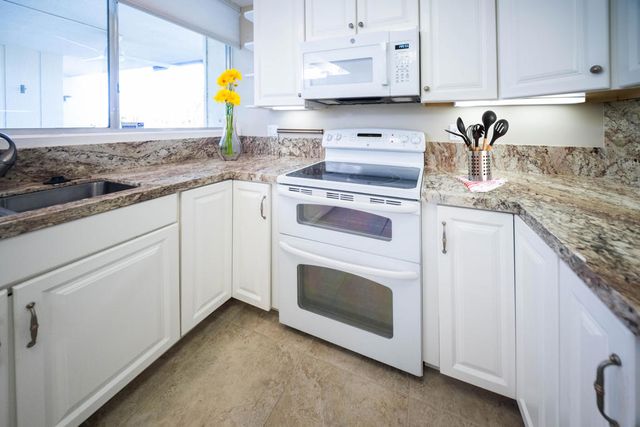 73700 Grapevine Street 14, Palm Desert, CA 92260