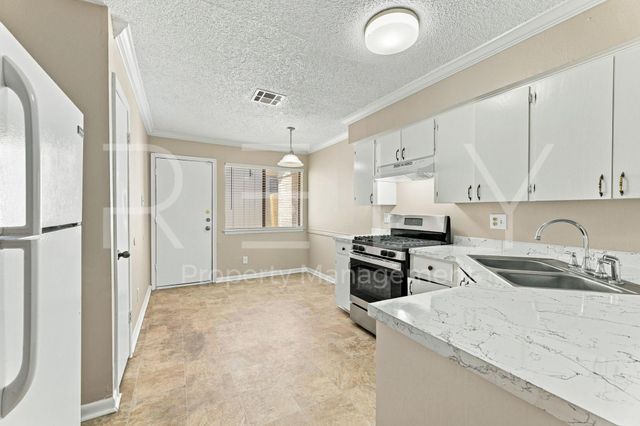 205 W William Cannon DR A, Austin, TX 78745