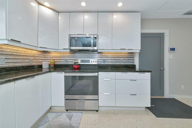 2639 BOUGAINVILLEA STREET, Sarasota, FL 34239