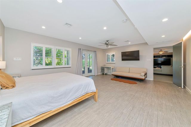 2639 BOUGAINVILLEA STREET, Sarasota, FL 34239