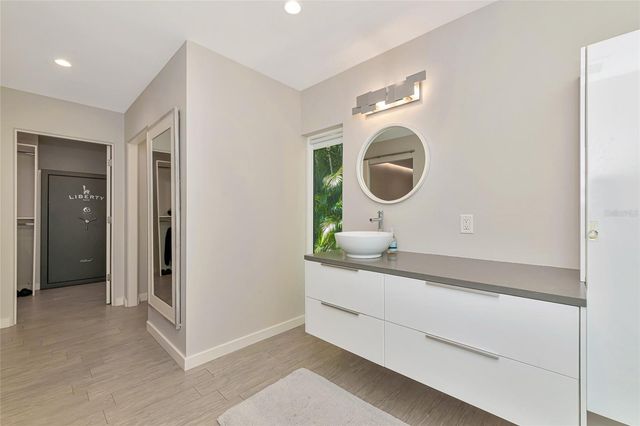 2639 BOUGAINVILLEA STREET, Sarasota, FL 34239