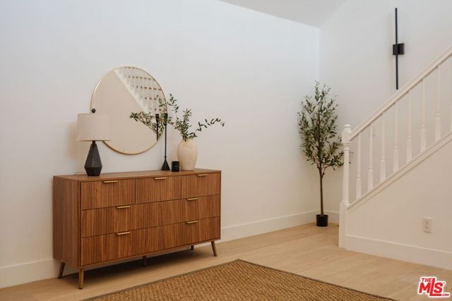 1337 Centinela Avenue 2, Santa Monica, CA 90404