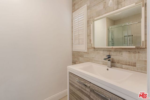 1337 Centinela Avenue 2, Santa Monica, CA 90404