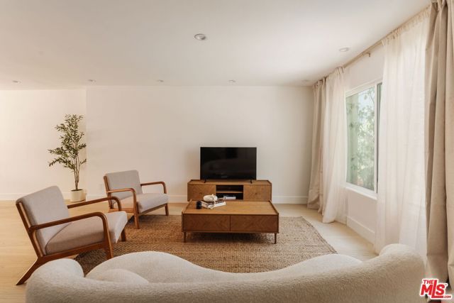 1337 Centinela Avenue 2, Santa Monica, CA 90404