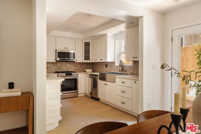 1337 Centinela Avenue 2, Santa Monica, CA 90404