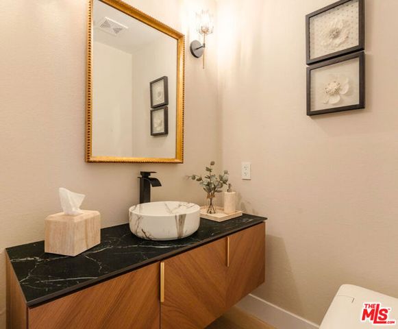 1337 Centinela Avenue 2, Santa Monica, CA 90404