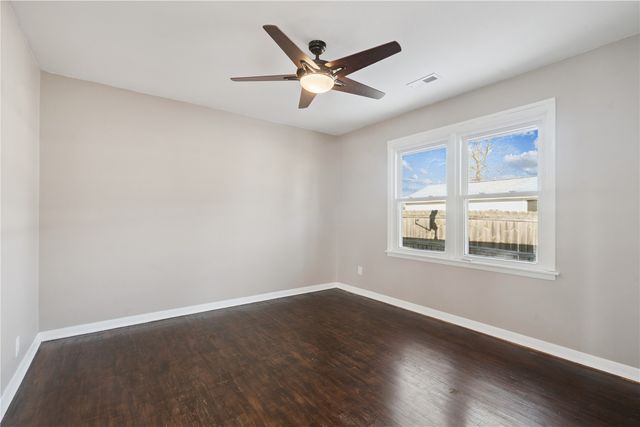 105 4th Street SW, Swisher, IA 52338