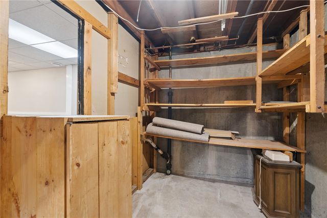 105 4th Street SW, Swisher, IA 52338