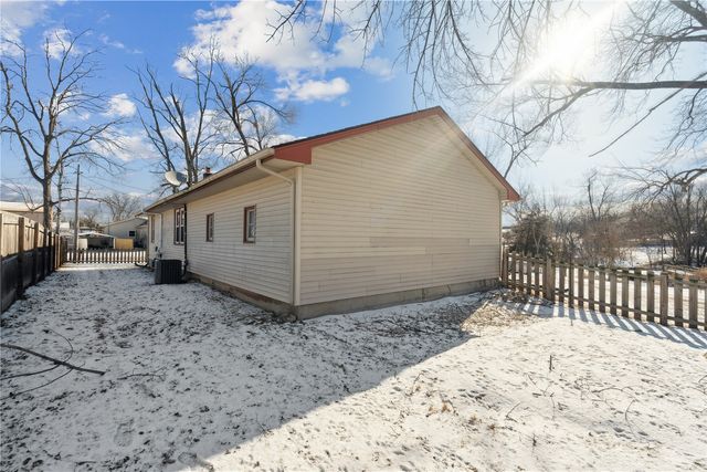 105 4th Street SW, Swisher, IA 52338