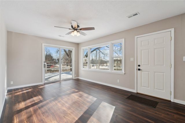 105 4th Street SW, Swisher, IA 52338