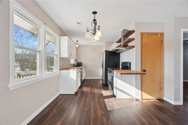 105 4th Street SW, Swisher, IA 52338