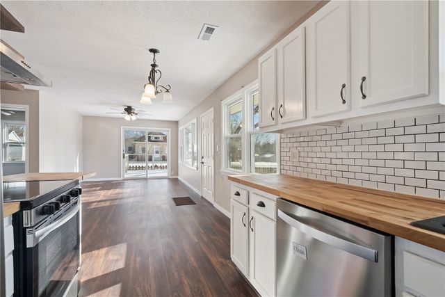 105 4th Street SW, Swisher, IA 52338