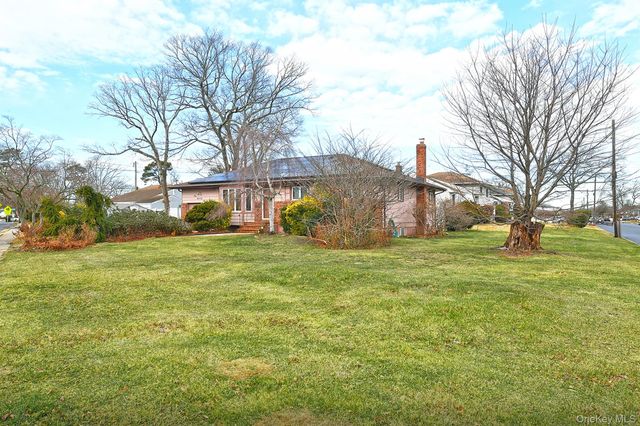 175 Woods Road, North Babylon, NY 11703