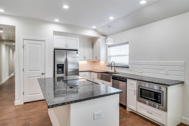 614 E College Street, Sherman, TX 75090