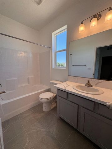 412 W Escalon, Clovis, CA 93612