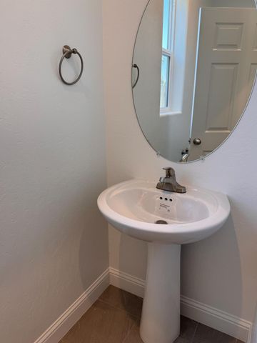 412 W Escalon, Clovis, CA 93612