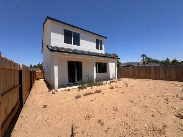 412 W Escalon, Clovis, CA 93612