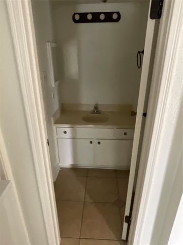 12250 Whittington Dr 712, Houston, TX 77077