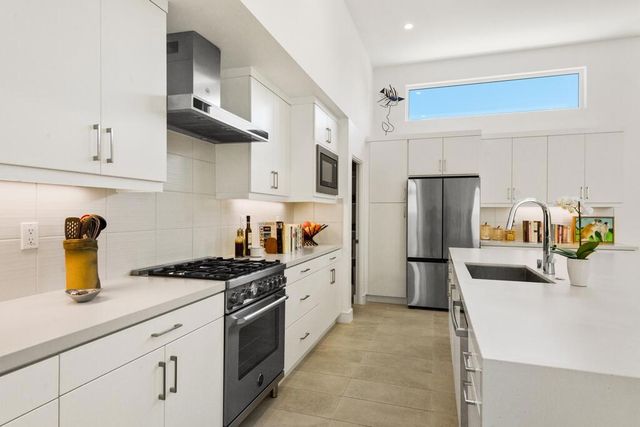 423 Fountain Drive, Palm Springs, CA 92262