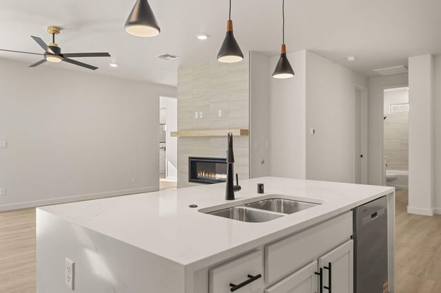 2428 Marble Avenue NE, Rio Rancho, NM 87144