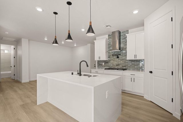 2428 Marble Avenue NE, Rio Rancho, NM 87144