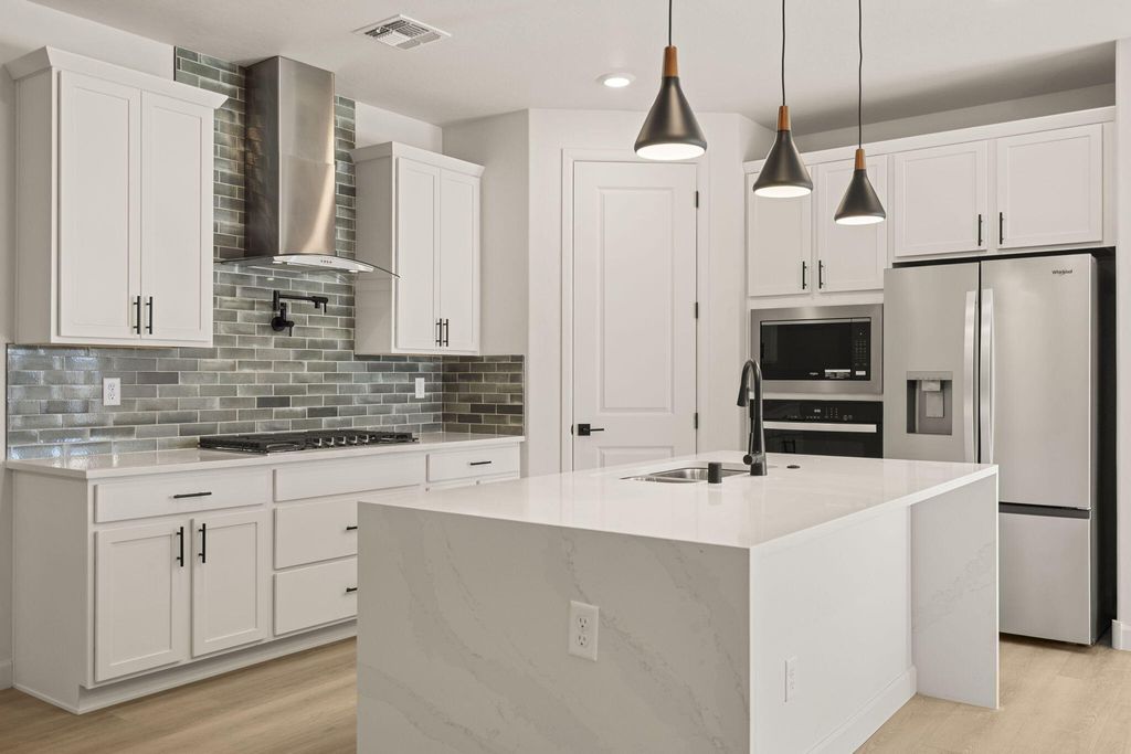 2428 Marble Avenue NE, Rio Rancho, NM 87144