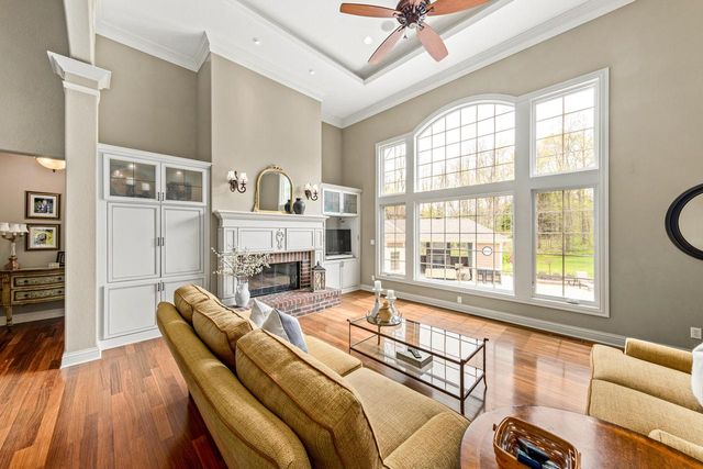W210N5415 Carters Crossing CIRCLE, Menomonee Falls, WI 53051
