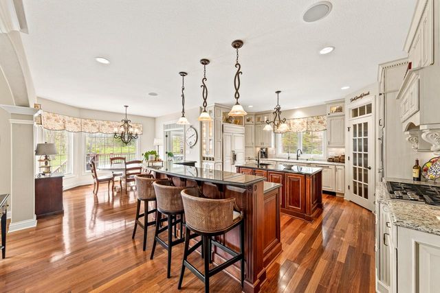 W210N5415 Carters Crossing CIRCLE, Menomonee Falls, WI 53051