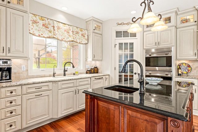 W210N5415 Carters Crossing CIRCLE, Menomonee Falls, WI 53051