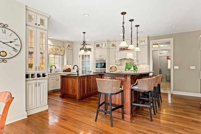 W210N5415 Carters Crossing CIRCLE, Menomonee Falls, WI 53051