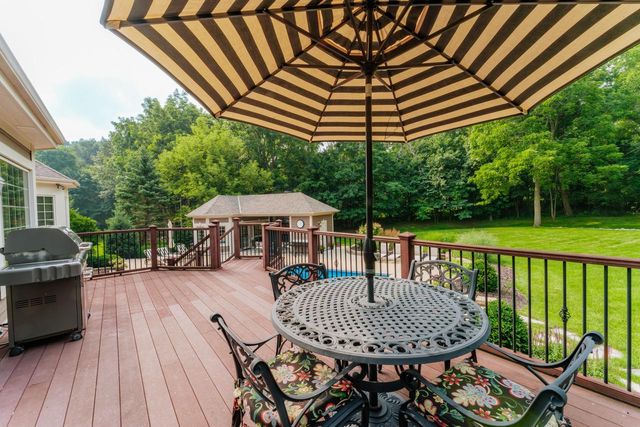 W210N5415 Carters Crossing CIRCLE, Menomonee Falls, WI 53051