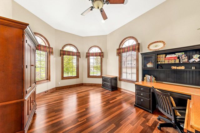 W210N5415 Carters Crossing CIRCLE, Menomonee Falls, WI 53051