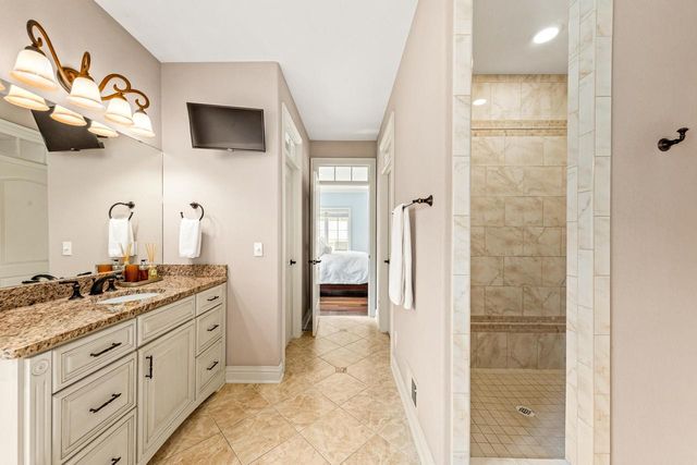 W210N5415 Carters Crossing CIRCLE, Menomonee Falls, WI 53051