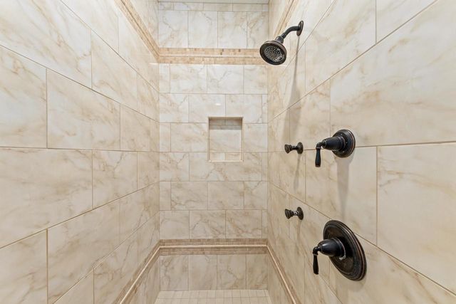 W210N5415 Carters Crossing CIRCLE, Menomonee Falls, WI 53051