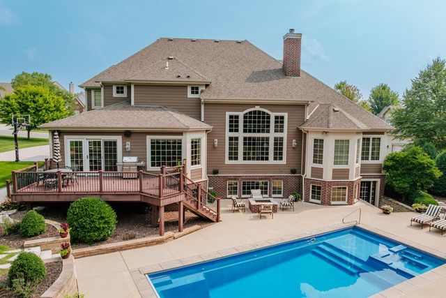 W210N5415 Carters Crossing CIRCLE, Menomonee Falls, WI 53051
