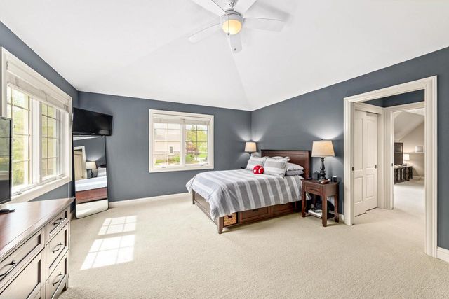 W210N5415 Carters Crossing CIRCLE, Menomonee Falls, WI 53051