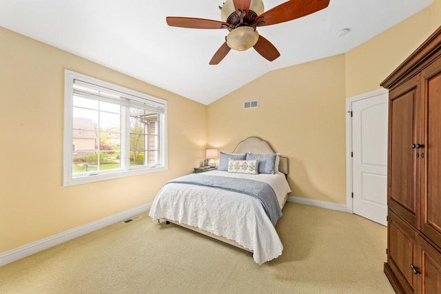 W210N5415 Carters Crossing CIRCLE, Menomonee Falls, WI 53051