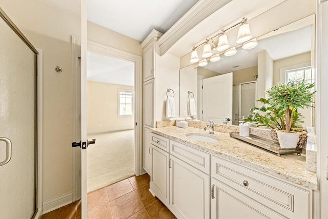W210N5415 Carters Crossing CIRCLE, Menomonee Falls, WI 53051