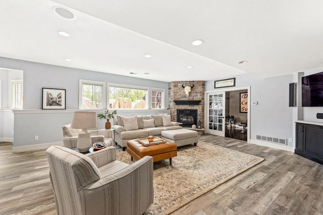 W210N5415 Carters Crossing CIRCLE, Menomonee Falls, WI 53051
