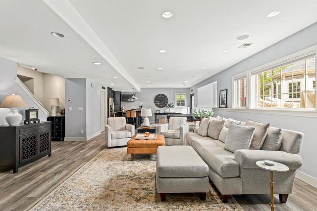 W210N5415 Carters Crossing CIRCLE, Menomonee Falls, WI 53051