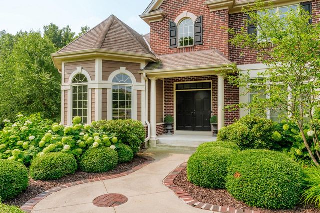 W210N5415 Carters Crossing CIRCLE, Menomonee Falls, WI 53051
