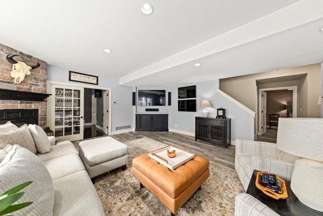 W210N5415 Carters Crossing CIRCLE, Menomonee Falls, WI 53051
