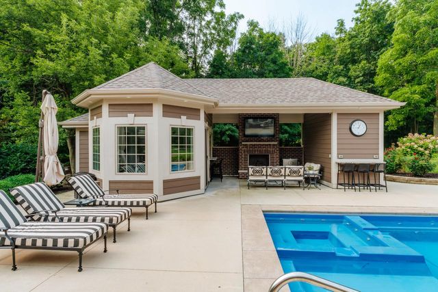 W210N5415 Carters Crossing CIRCLE, Menomonee Falls, WI 53051