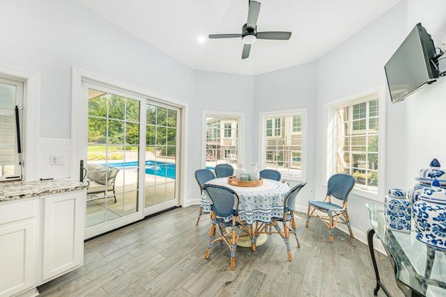 W210N5415 Carters Crossing CIRCLE, Menomonee Falls, WI 53051