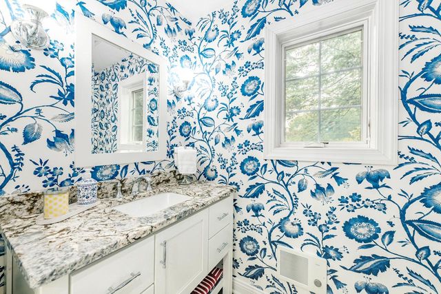 W210N5415 Carters Crossing CIRCLE, Menomonee Falls, WI 53051