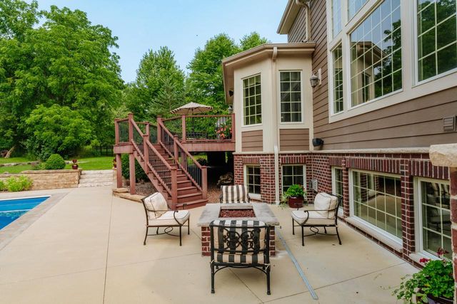 W210N5415 Carters Crossing CIRCLE, Menomonee Falls, WI 53051